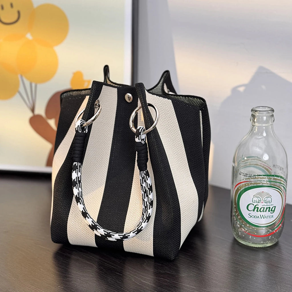 This Multi-Color Knitted Retro Bucket Handbag Is Simple and Color-Blocked, Versatile and Easy to Carry With You